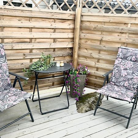 Lilla Huset Bed & Breakfast - Countryside Guesthouse, Free Parking Örebro Exterior foto