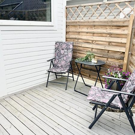 Lilla Huset Bed & Breakfast - Countryside Guesthouse, Free Parking Örebro Exterior foto