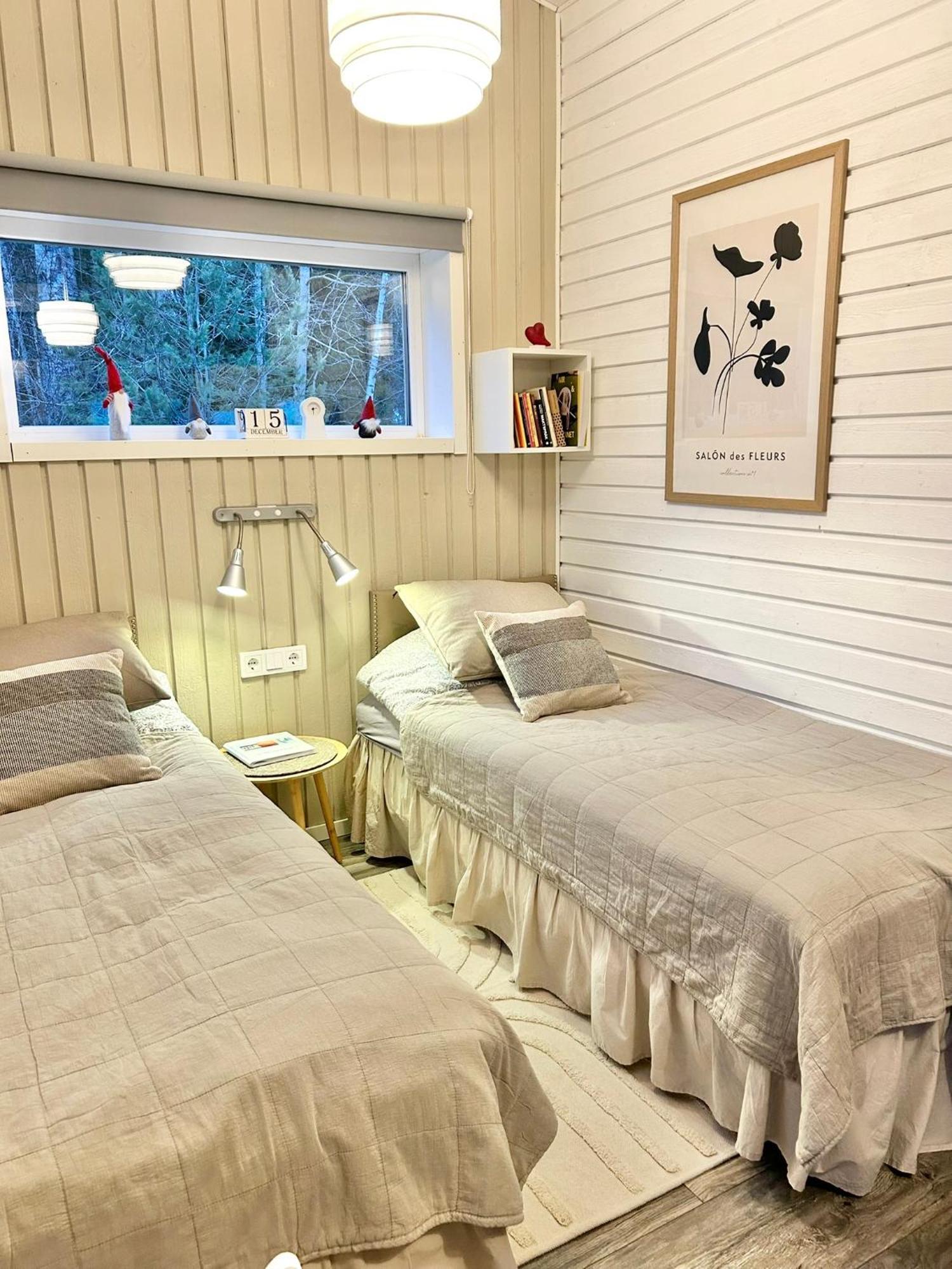 Lilla Huset Bed & Breakfast - Countryside Guesthouse, Free Parking Örebro Exterior foto