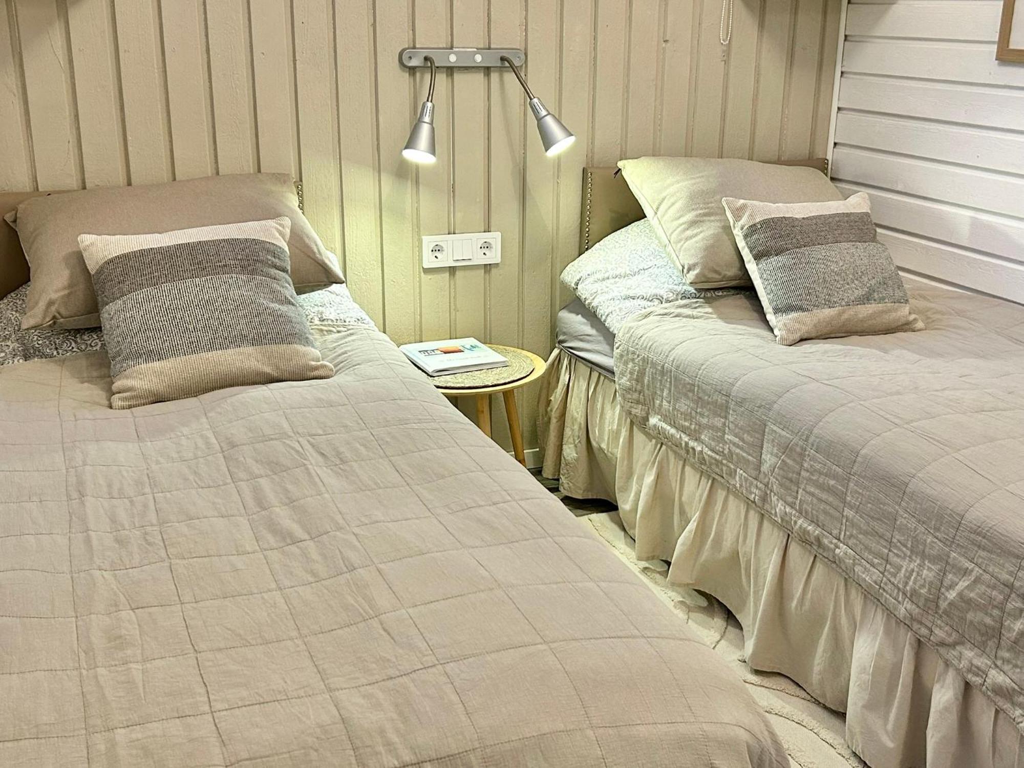 Lilla Huset Bed & Breakfast - Countryside Guesthouse, Free Parking Örebro Exterior foto