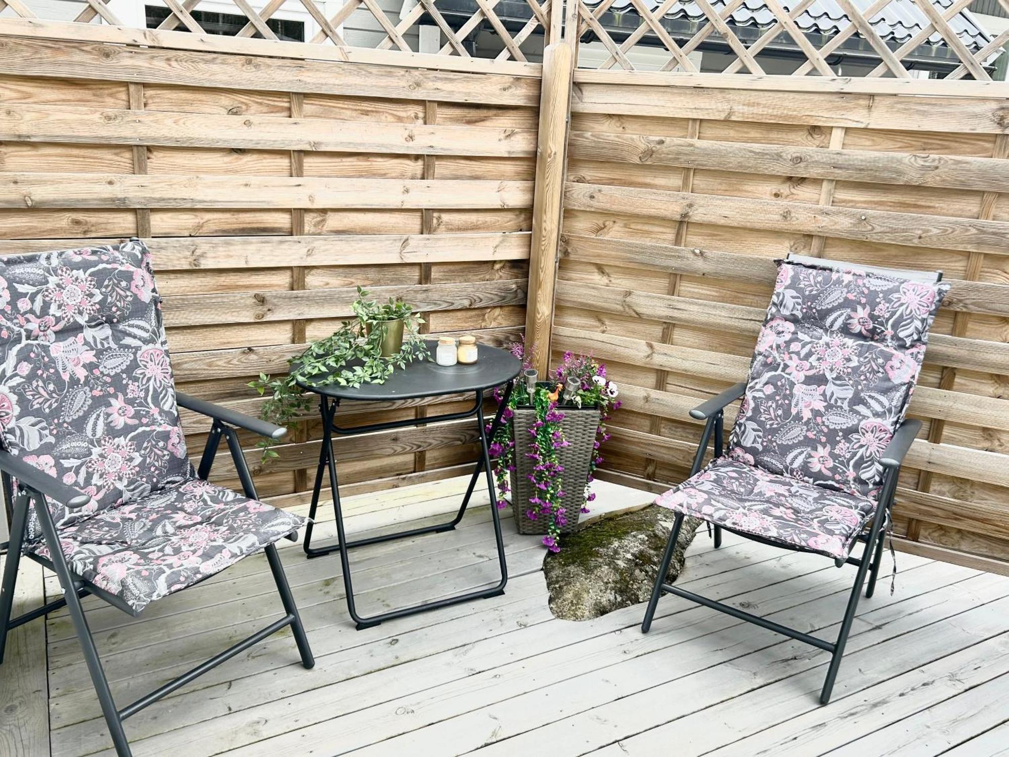 Lilla Huset Bed & Breakfast - Countryside Guesthouse, Free Parking Örebro Exterior foto