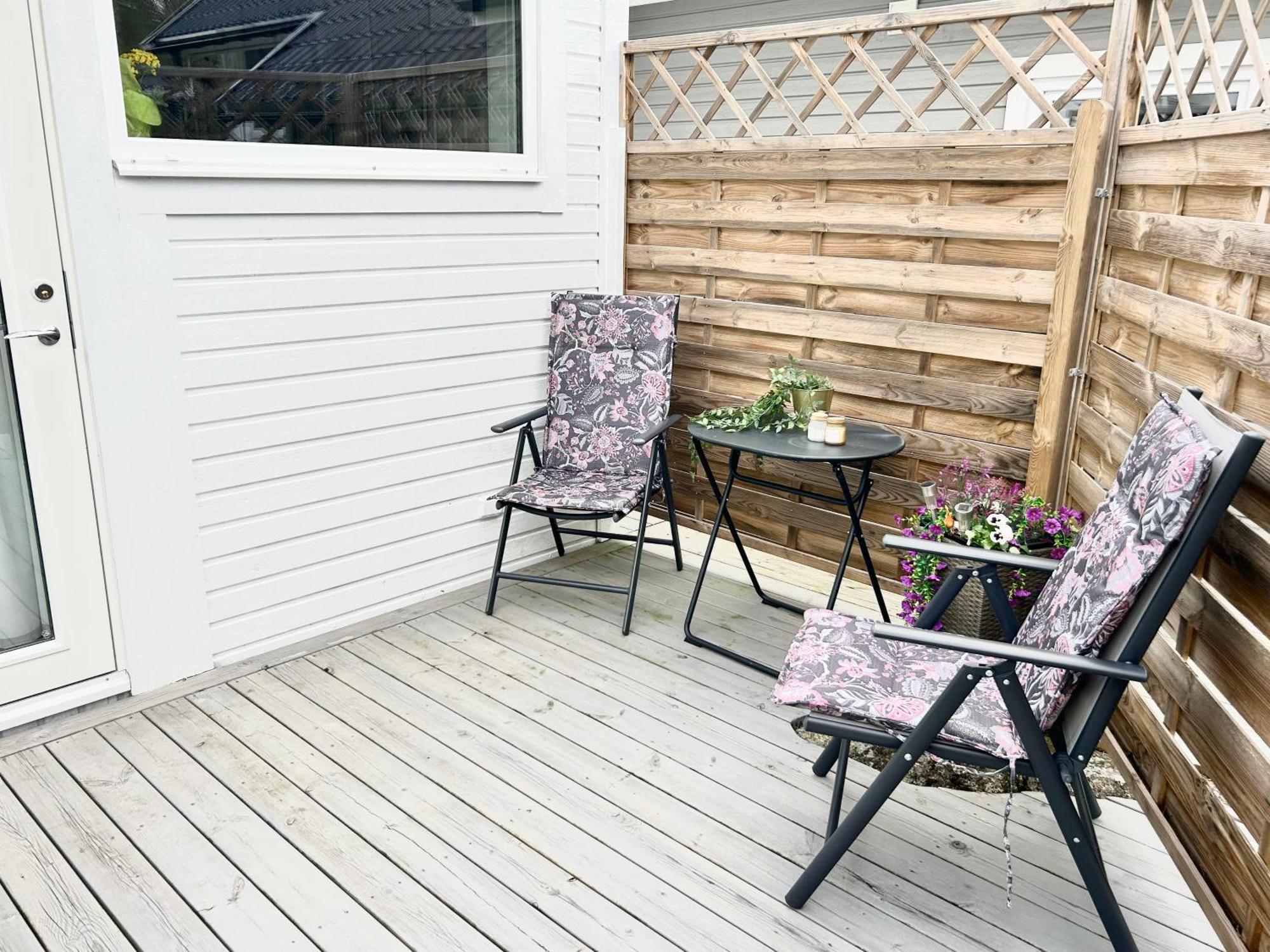Lilla Huset Bed & Breakfast - Countryside Guesthouse, Free Parking Örebro Exterior foto